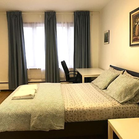 Big Private Room Midmontreal Next To Station Metro - Parking Free Ngoại thất bức ảnh