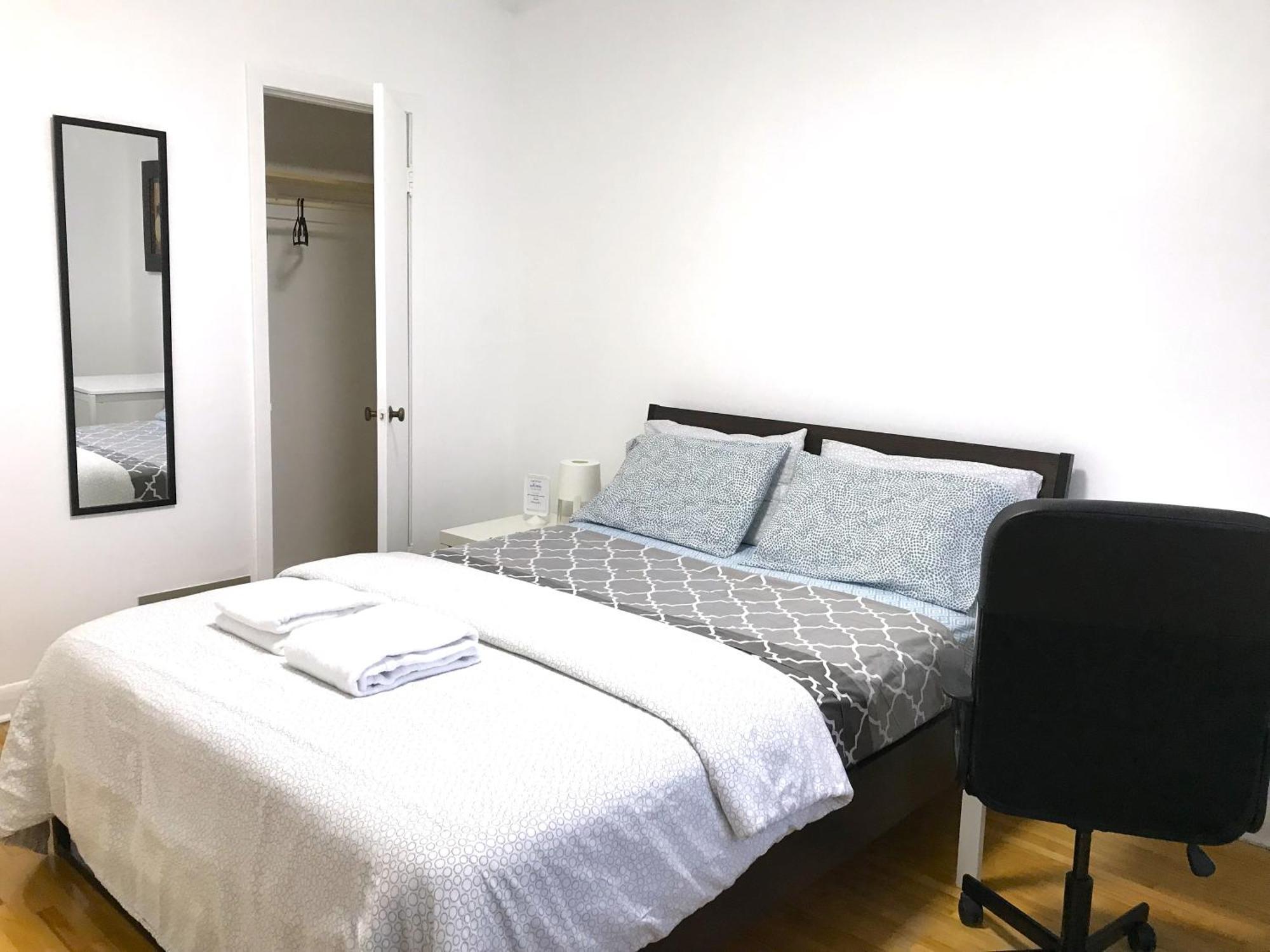 Big Private Room Midmontreal Next To Station Metro - Parking Free Ngoại thất bức ảnh