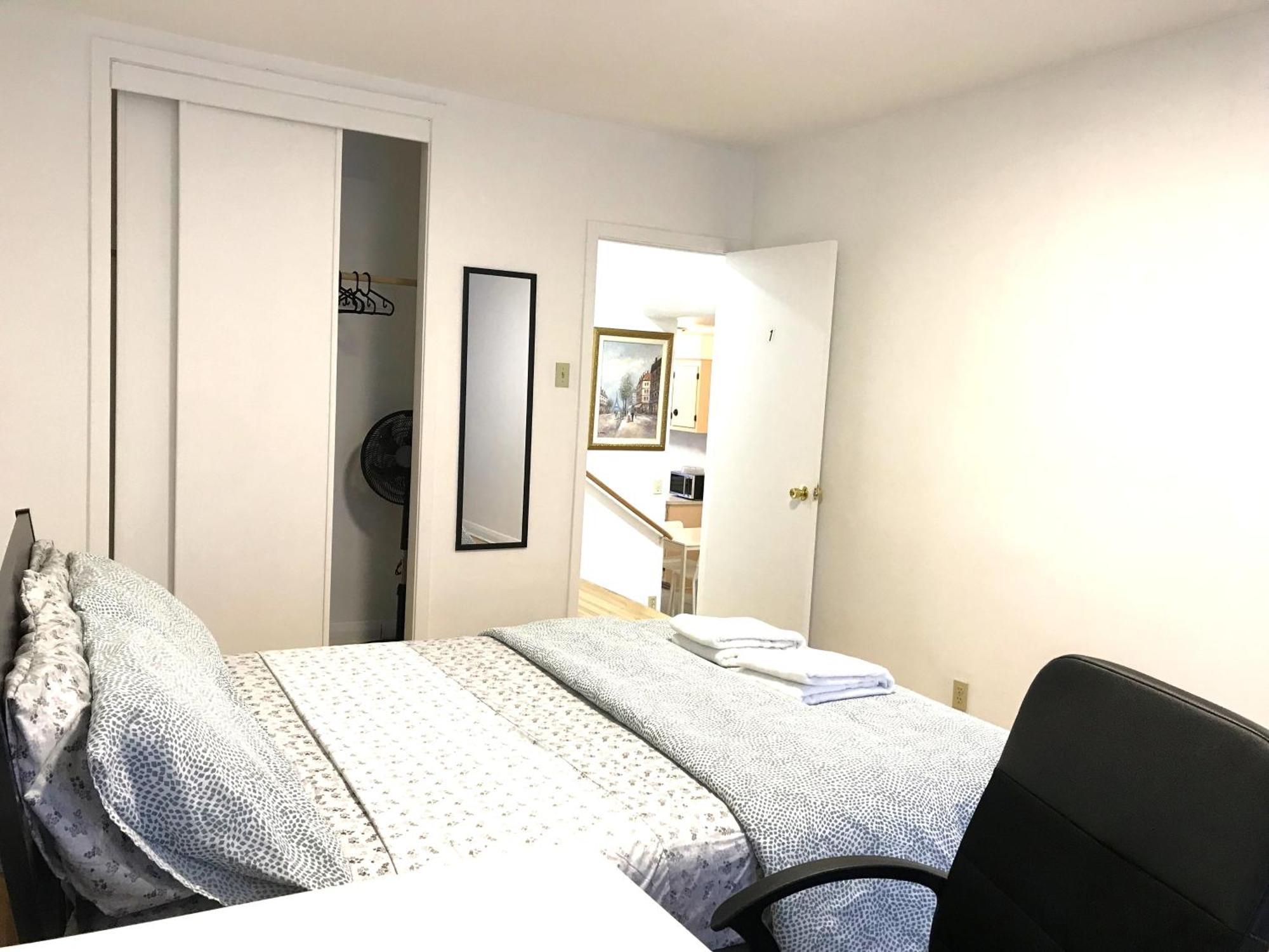 Big Private Room Midmontreal Next To Station Metro - Parking Free Ngoại thất bức ảnh