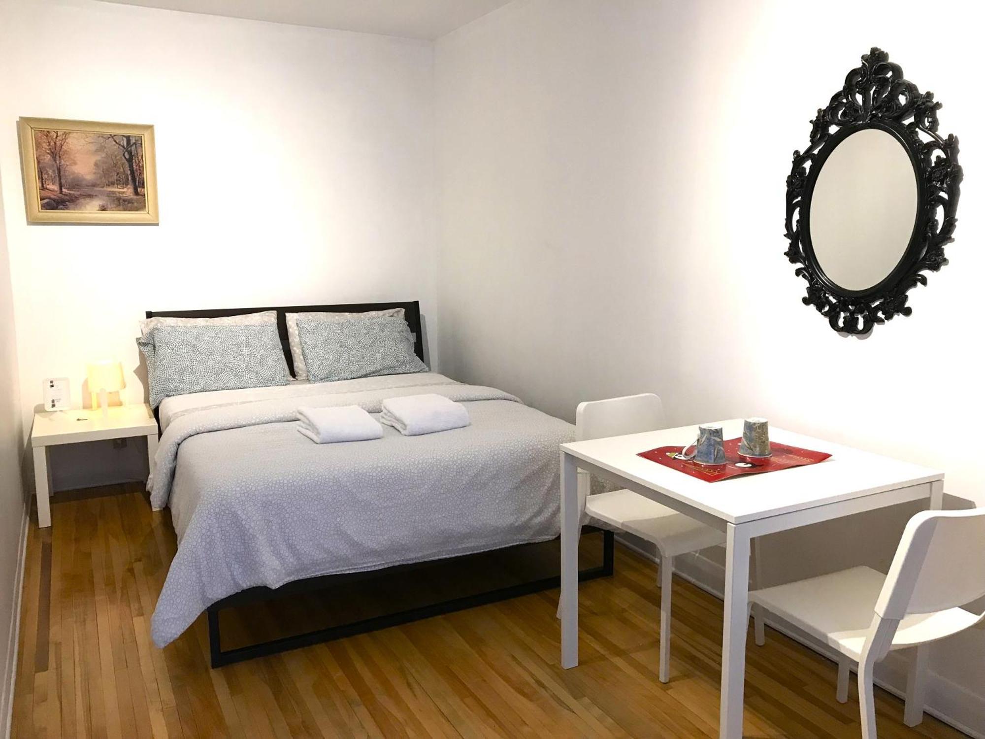 Big Private Room Midmontreal Next To Station Metro - Parking Free Ngoại thất bức ảnh