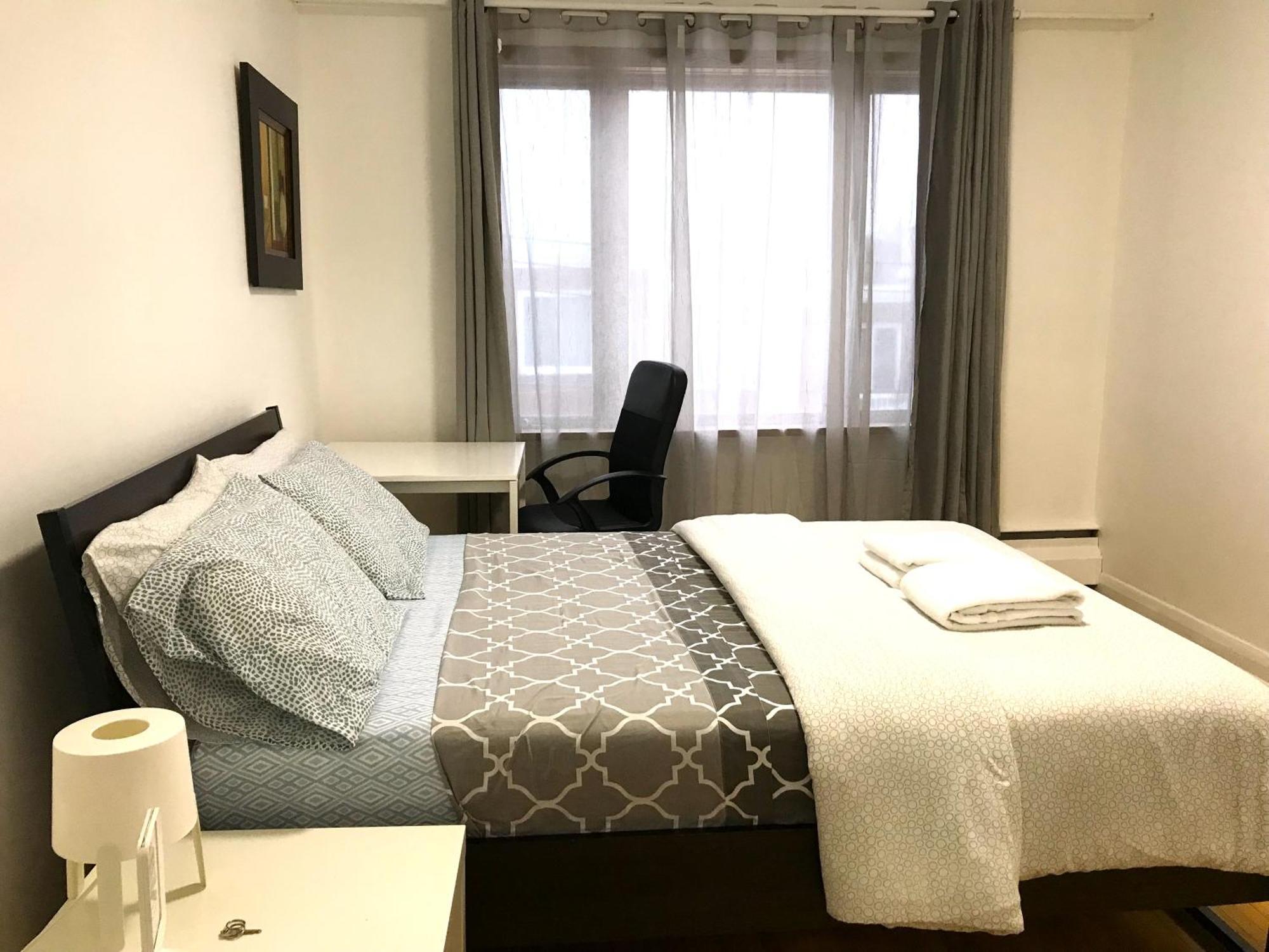 Big Private Room Midmontreal Next To Station Metro - Parking Free Ngoại thất bức ảnh