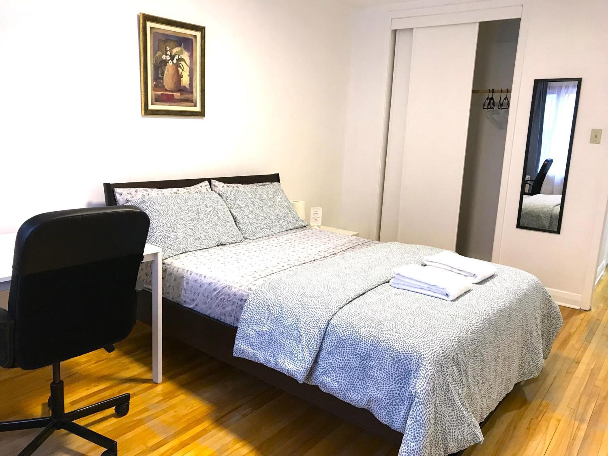 Big Private Room Midmontreal Next To Station Metro - Parking Free Ngoại thất bức ảnh