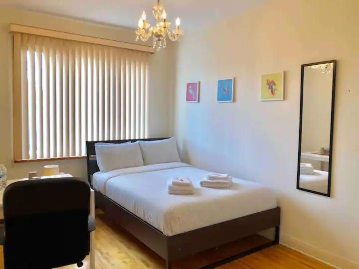 Big Private Room Midmontreal Next To Station Metro - Parking Free Ngoại thất bức ảnh