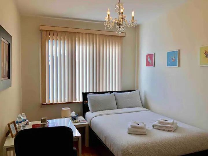 Big Private Room Midmontreal Next To Station Metro - Parking Free Ngoại thất bức ảnh