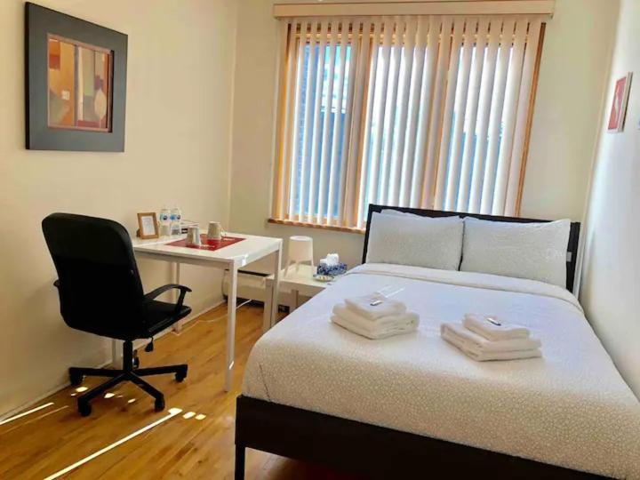 Big Private Room Midmontreal Next To Station Metro - Parking Free Ngoại thất bức ảnh